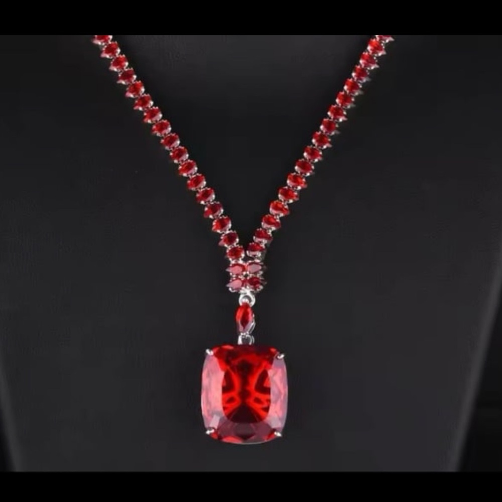 Gorgeous Swarovski Elements Ruby Shade Necklace 5… - image 1